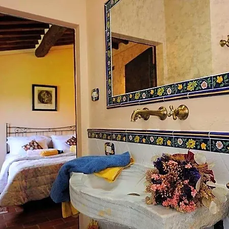 Villa With Heated Pool Bucine